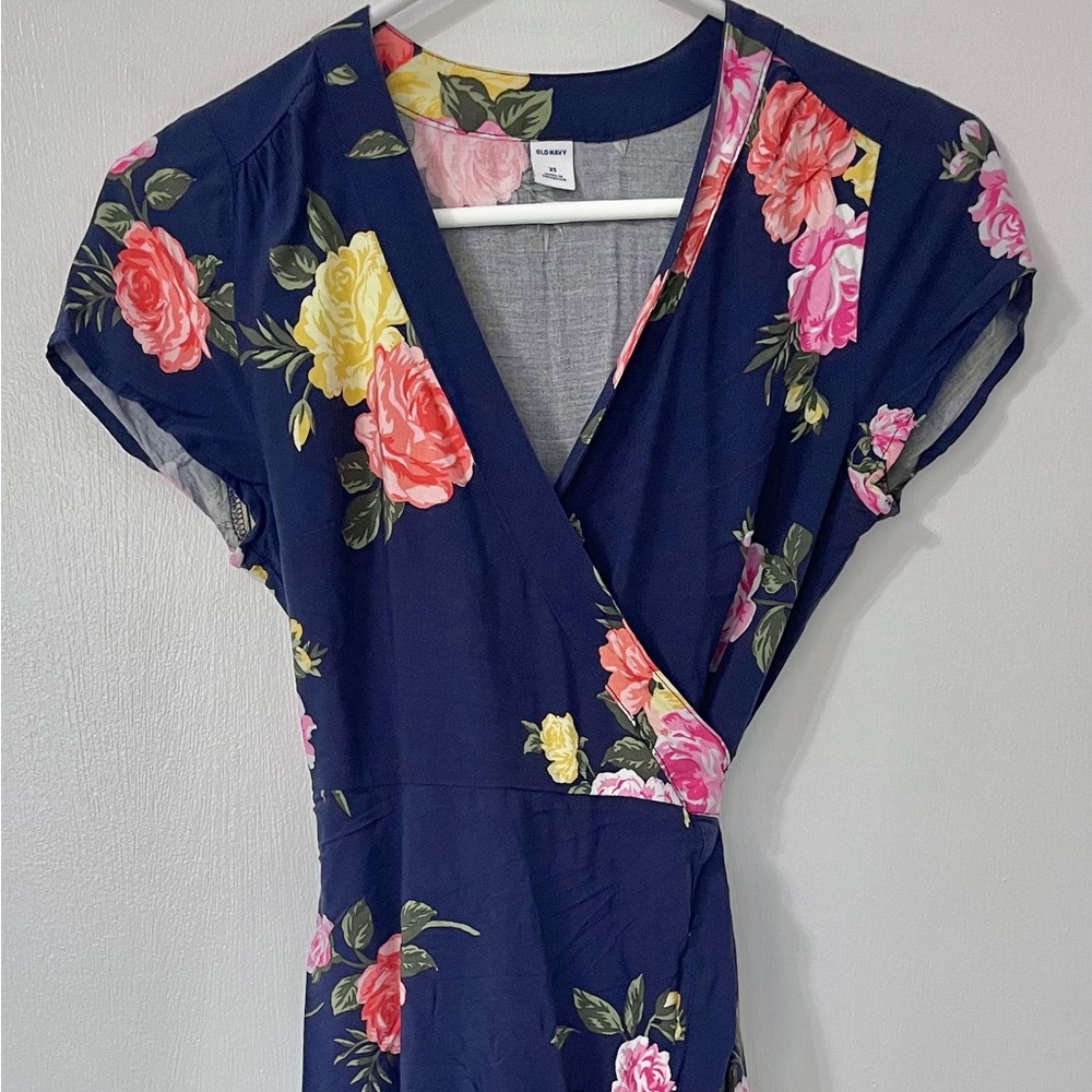 Size XS Old Navy women’s floral wrap dress - Picture 2 of 9